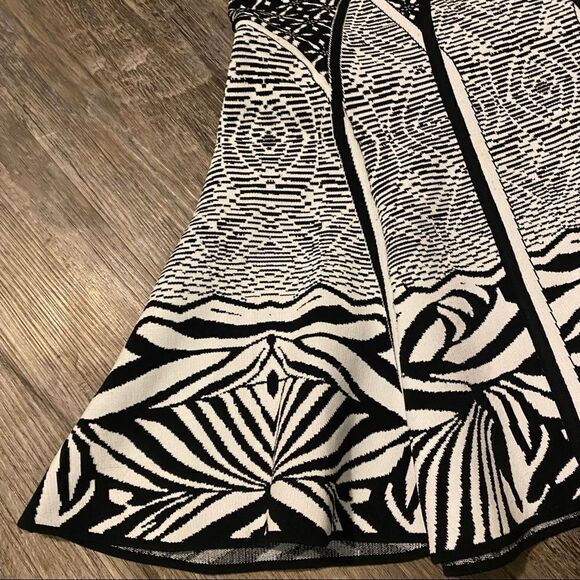 Diana Von Furstenberg Samara Knit Black and White A-Line Skirt in Zebra Tattoo S - Picture 7 of 7